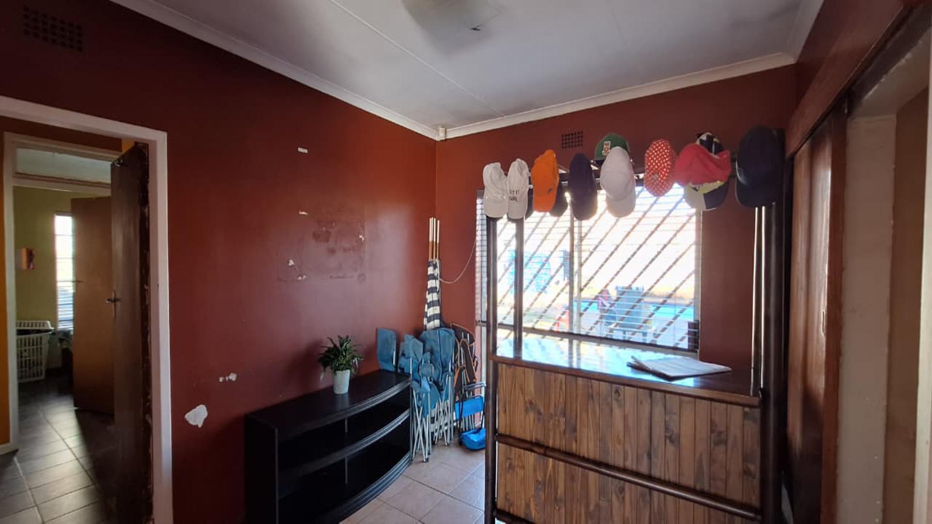 Entertainment - 10 square meters of property in Klippoortjie AH