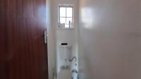 Bathroom 1 - 2 square meters of property in Klippoortjie AH