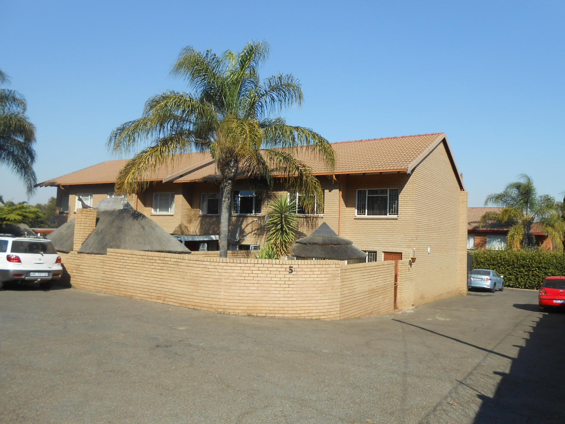 Front View of property in Mountain View