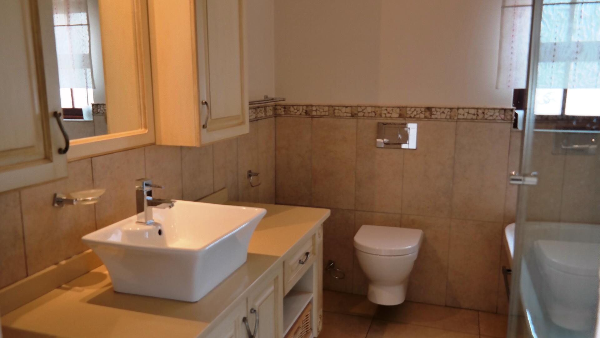 Bathroom 1 - 3 square meters of property in The Wilds Estate