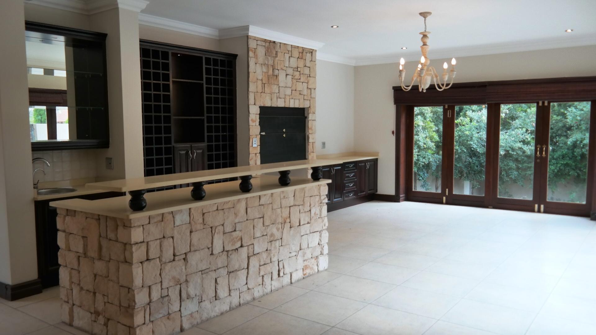 Dining Room - 29 square meters of property in The Wilds Estate