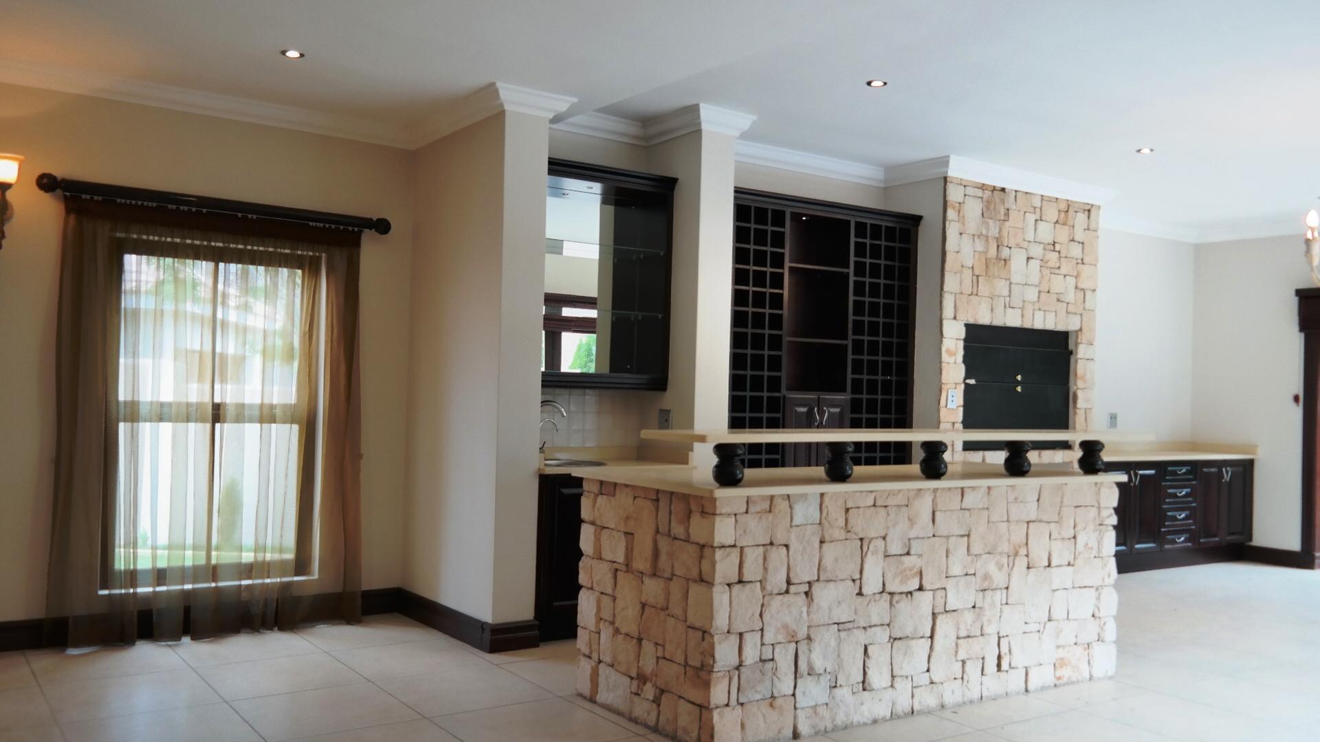 Dining Room - 29 square meters of property in The Wilds Estate