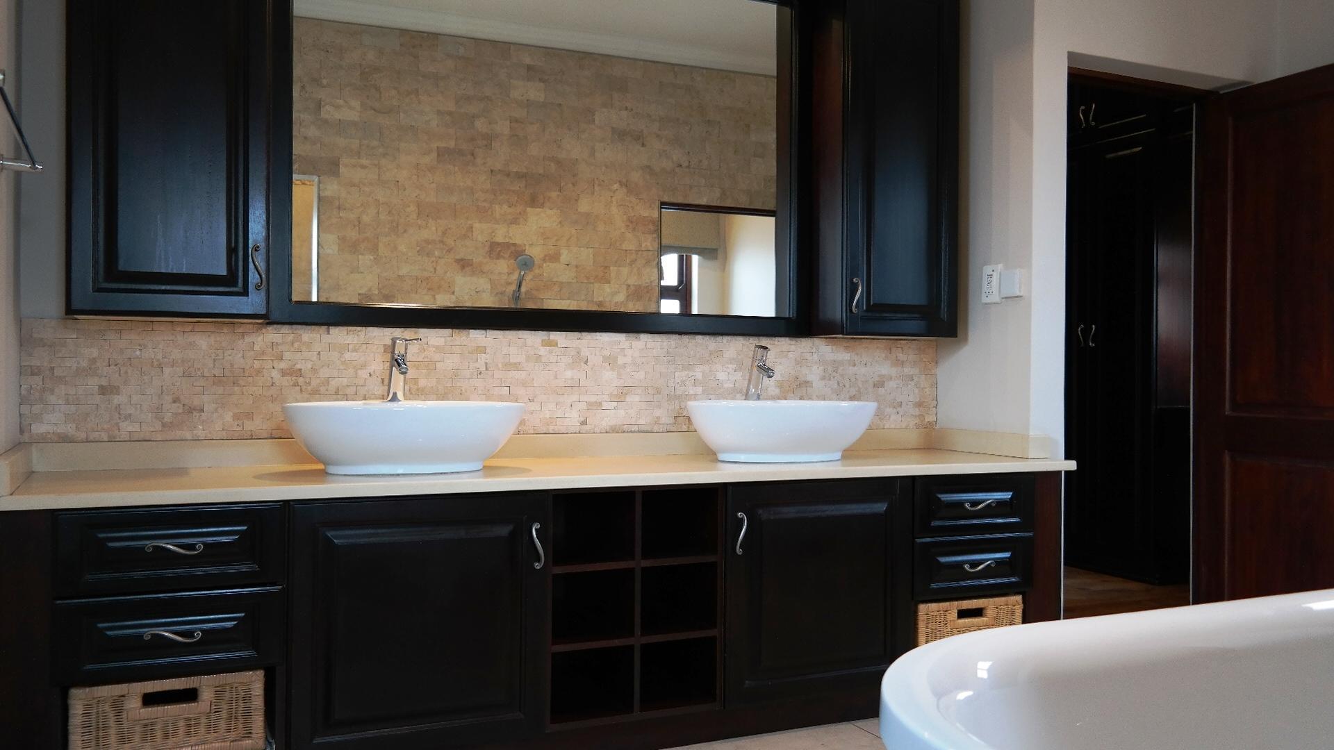 Main Bathroom - 15 square meters of property in The Wilds Estate