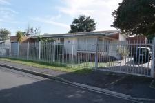 Front View of property in Oakdale