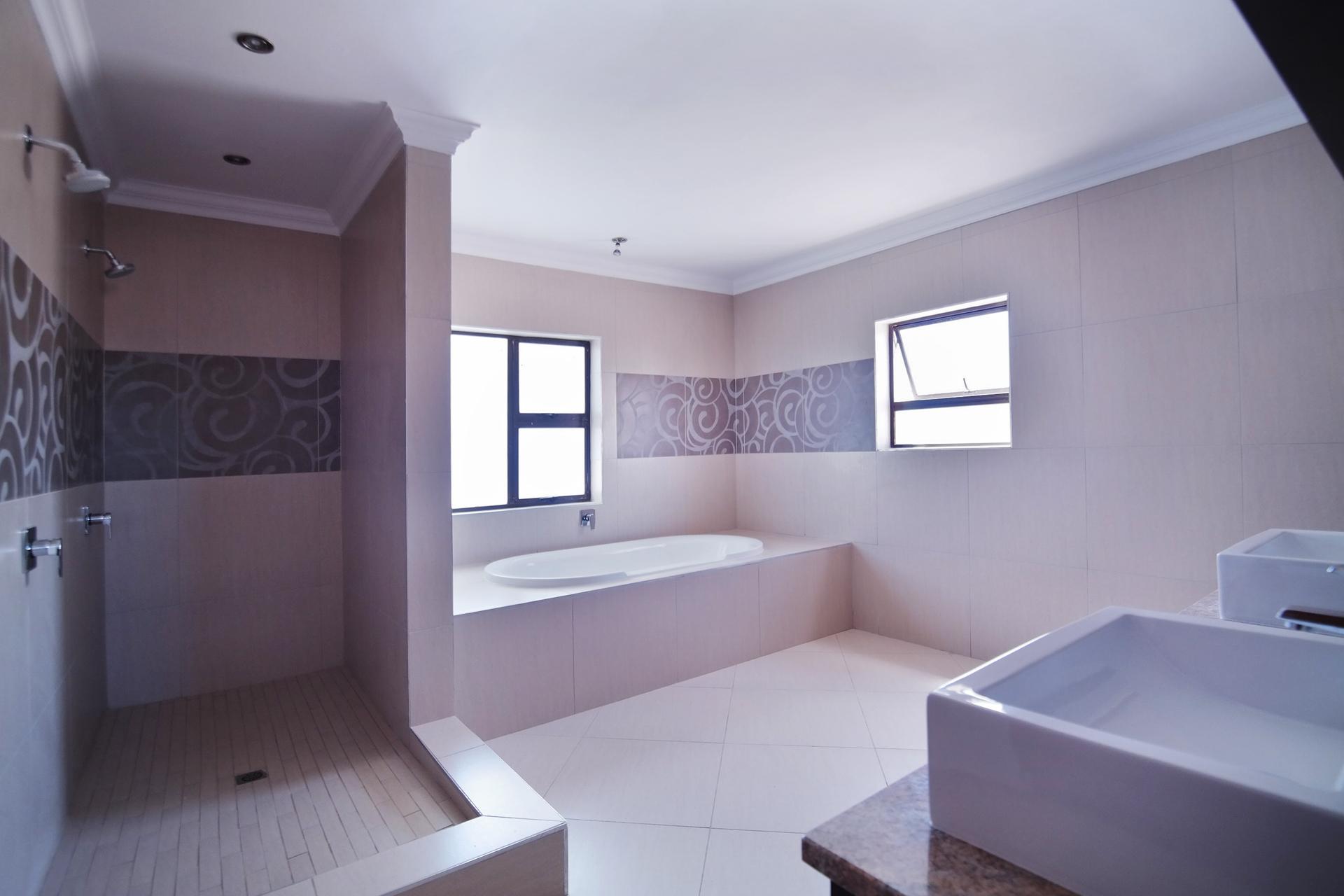 Main Bathroom - 13 square meters of property in The Wilds Estate