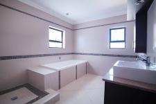 Bathroom 1 - 5 square meters of property in The Wilds Estate