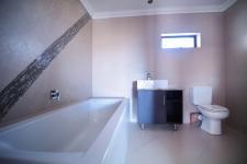 Bathroom 3+ - 4 square meters of property in The Wilds Estate