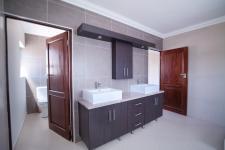 Main Bathroom - 13 square meters of property in The Wilds Estate