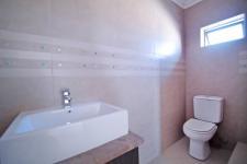Bathroom 3+ - 4 square meters of property in The Wilds Estate