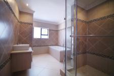 Bathroom 3+ - 13 square meters of property in The Wilds Estate