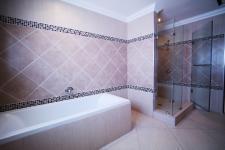 Bathroom 3+ - 13 square meters of property in The Wilds Estate