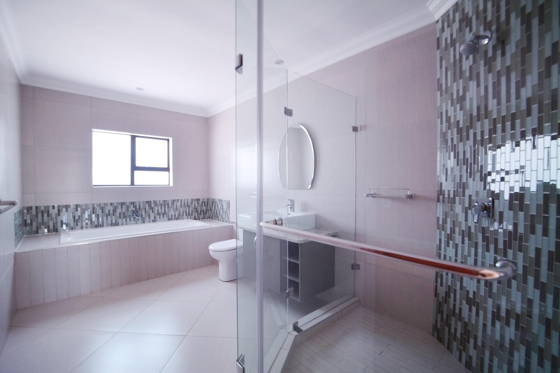 Bathroom 2 of property in The Wilds Estate