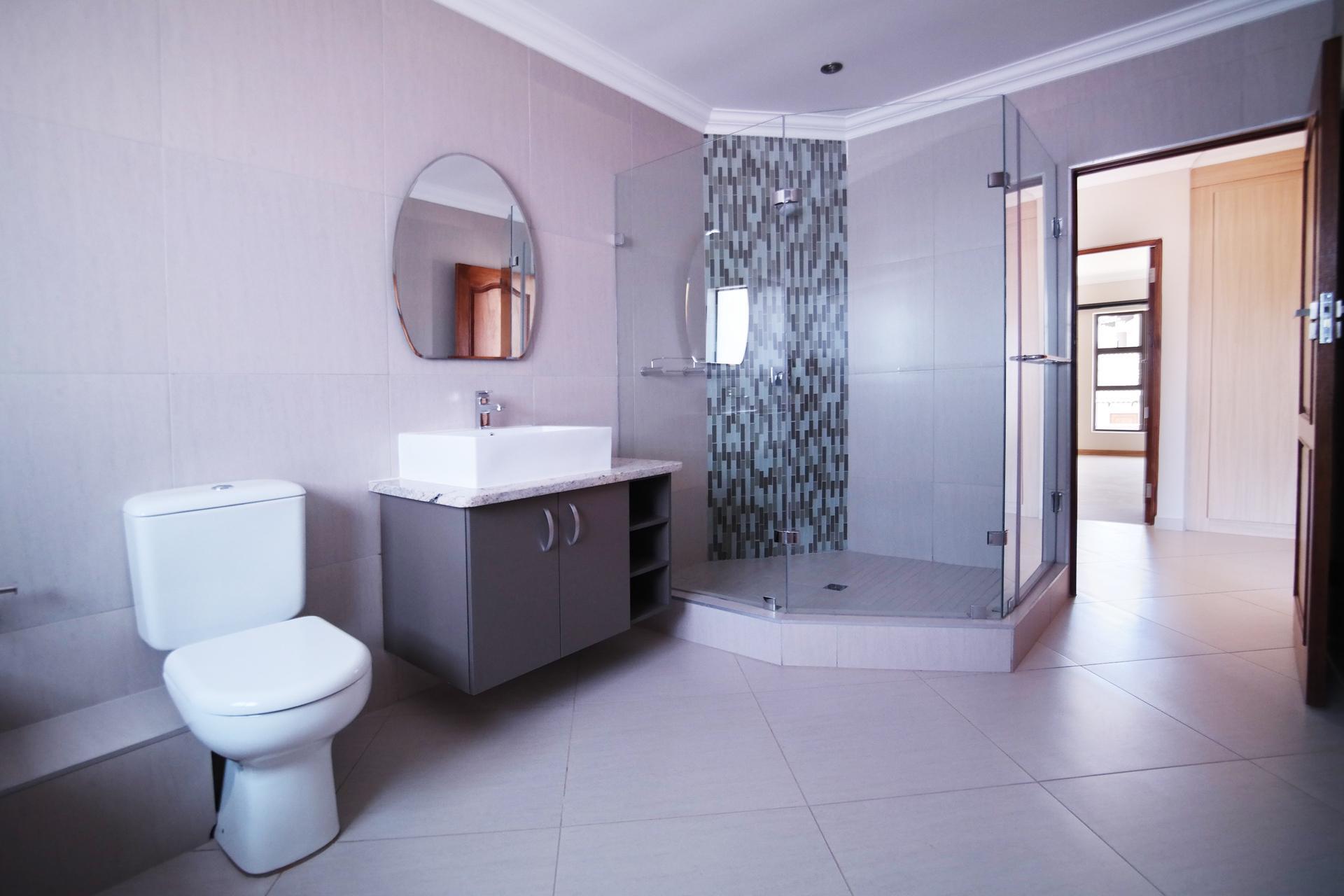 Bathroom 3+ - 5 square meters of property in The Wilds Estate