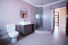 Bathroom 3+ - 5 square meters of property in The Wilds Estate