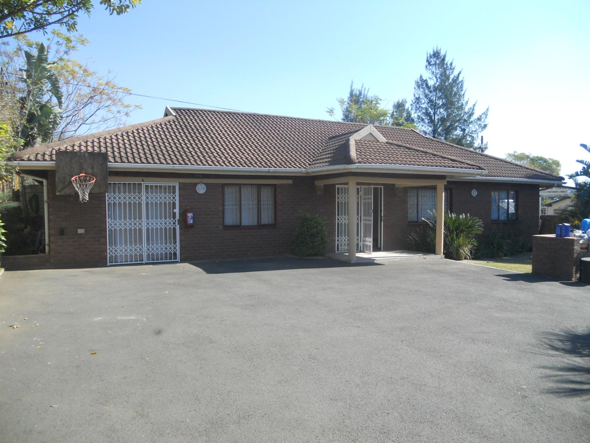 Front View of property in Hayfields