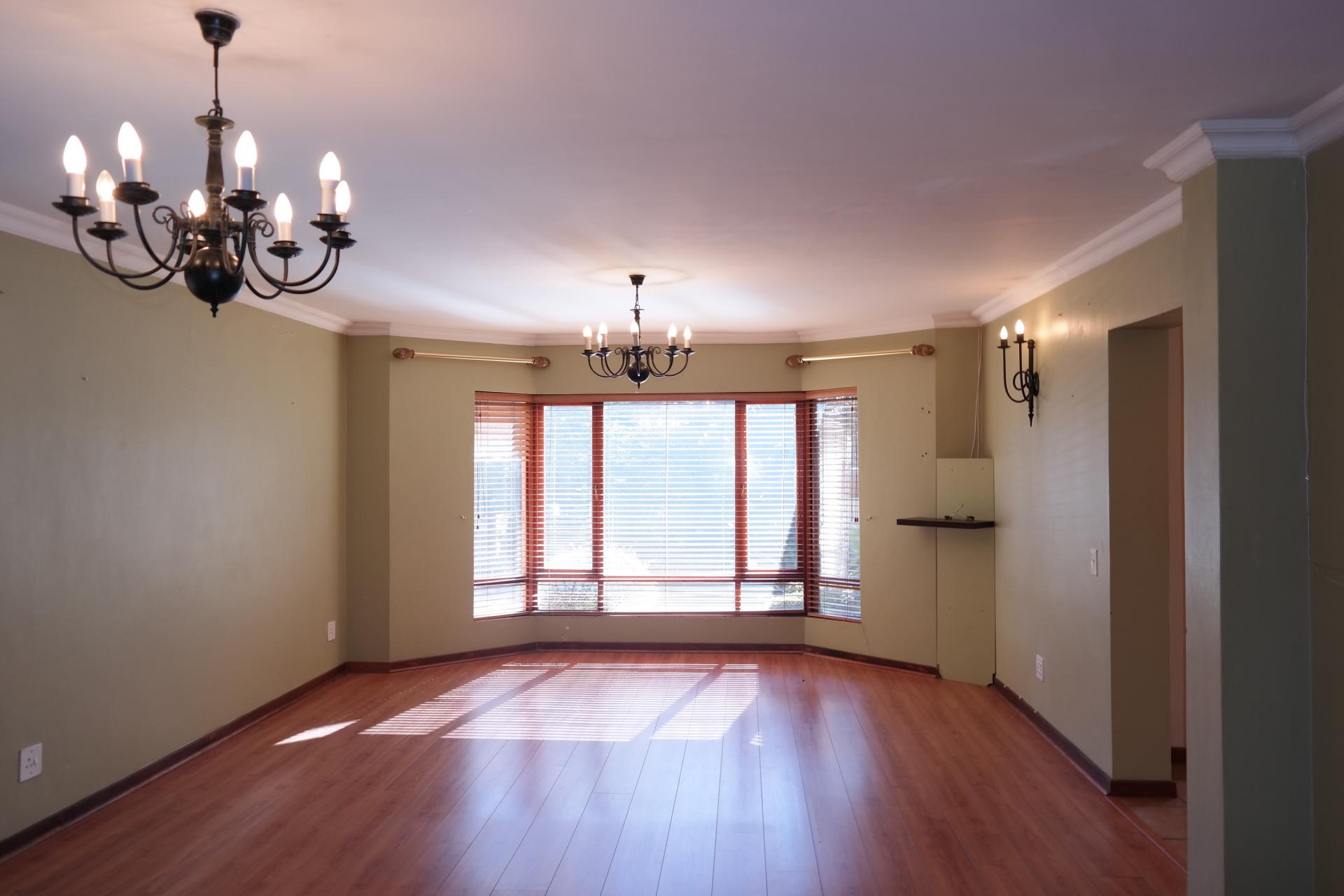 Lounges - 84 square meters of property in Woodhill Golf Estate