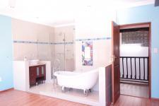 Bathroom 2 - 7 square meters of property in Woodhill Golf Estate