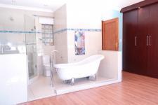 Bathroom 2 - 7 square meters of property in Woodhill Golf Estate