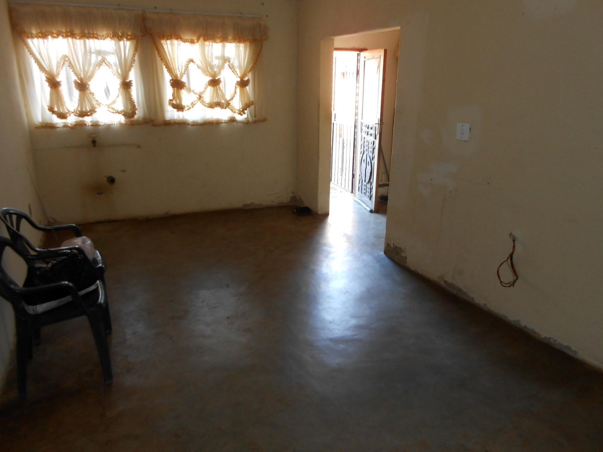 Lounges - 71 square meters of property in De Deur Estates