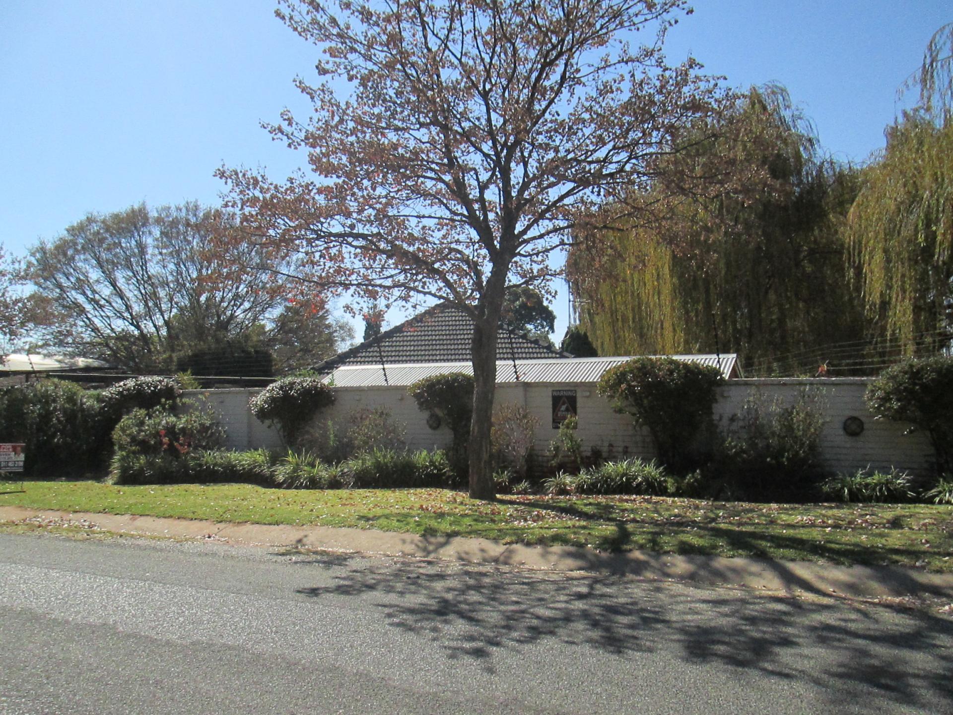 Front View of property in Weltevreden Park