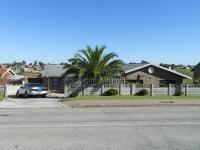 Front View of property in George East