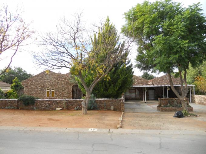 House for Sale For Sale in Oudtshoorn - Home Sell - MR111375