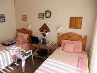 Bed Room 1 - 13 square meters of property in Oudtshoorn
