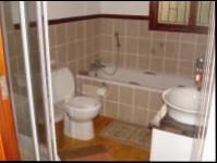 Main Bathroom - 3 square meters of property in Trafalgar