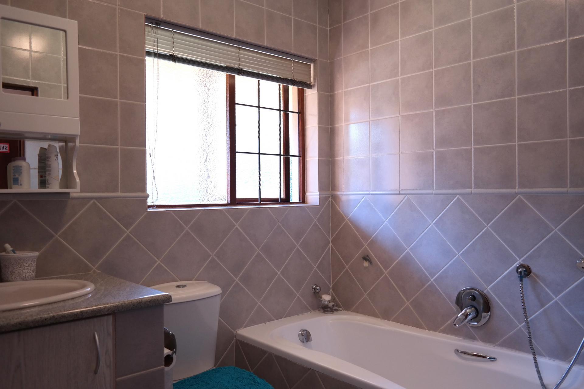 Bathroom 1 - 3 square meters of property in Woodhill Golf Estate