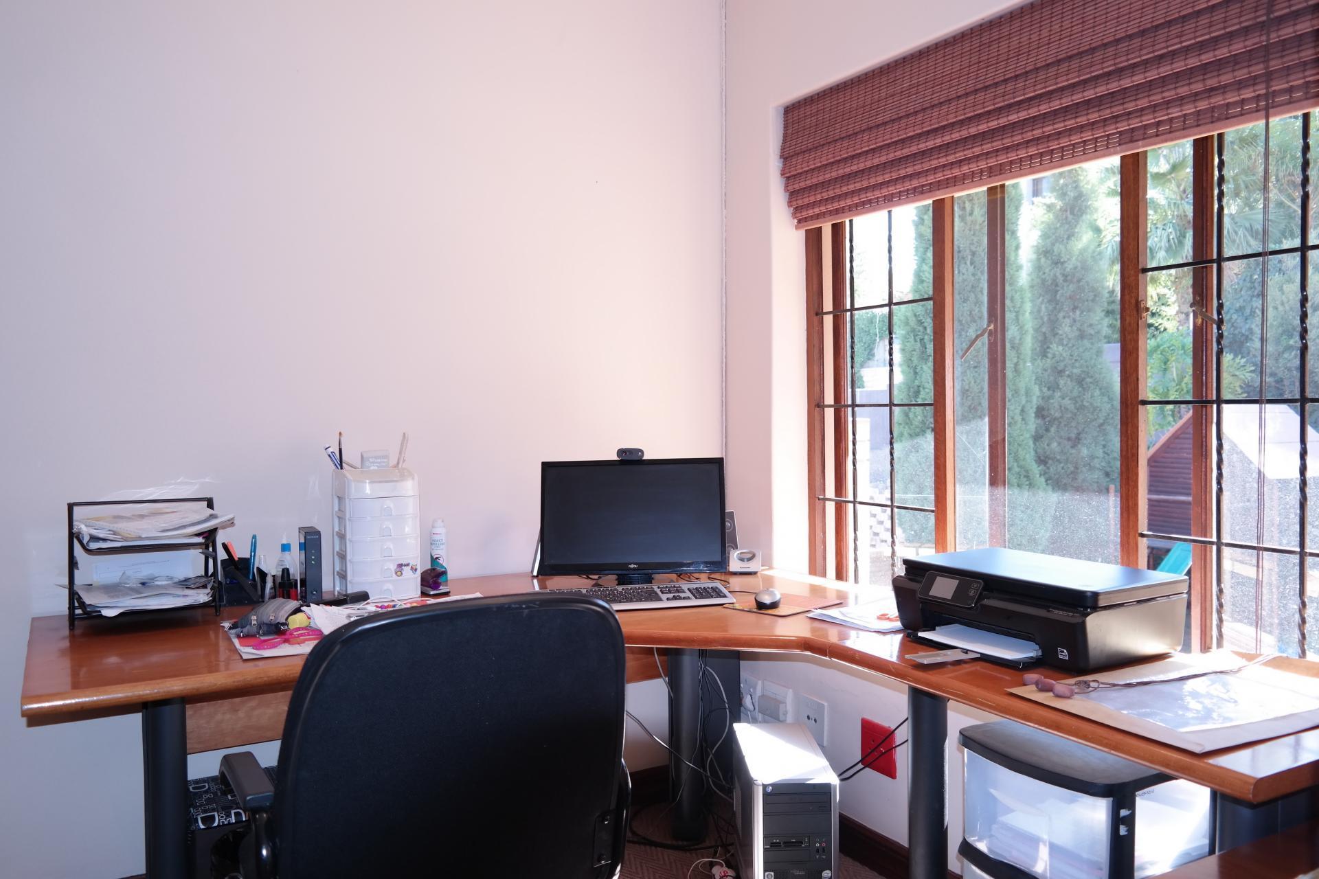 Study - 27 square meters of property in Woodhill Golf Estate