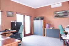 Study - 27 square meters of property in Woodhill Golf Estate