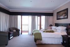 Main Bedroom - 36 square meters of property in Woodhill Golf Estate