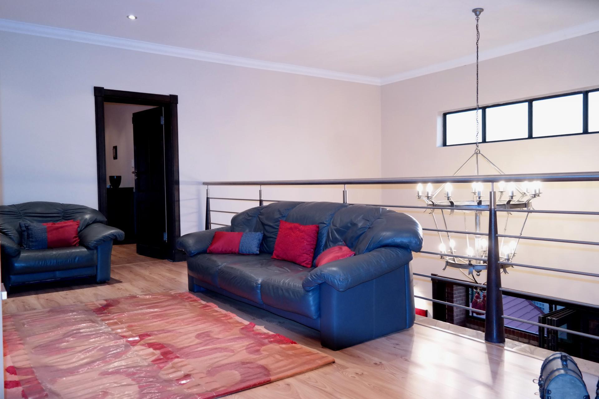 Lounges - 43 square meters of property in The Wilds Estate