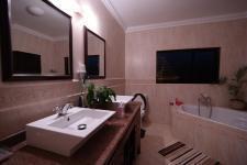 Main Bedroom - 37 square meters of property in Silver Lakes Golf Estate