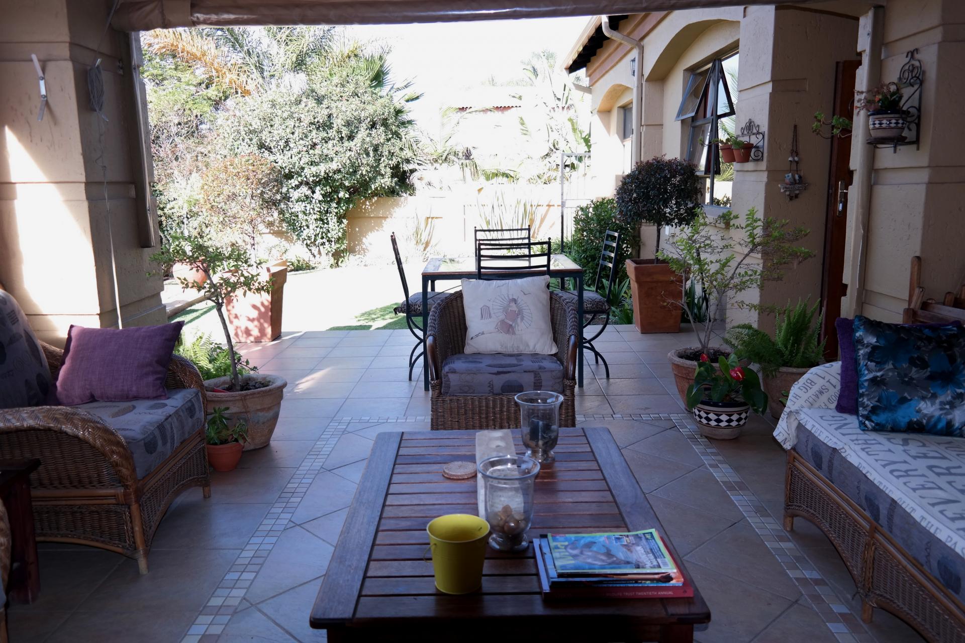 Patio - 36 square meters of property in Woodhill Golf Estate