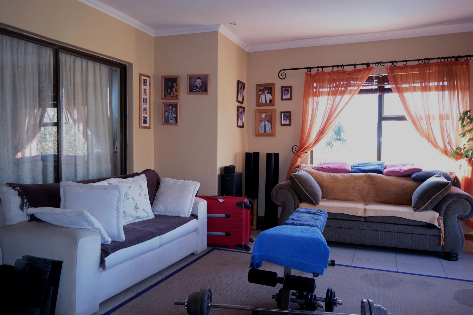 Lounges - 63 square meters of property in Woodhill Golf Estate