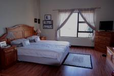 Main Bedroom - 32 square meters of property in Woodhill Golf Estate