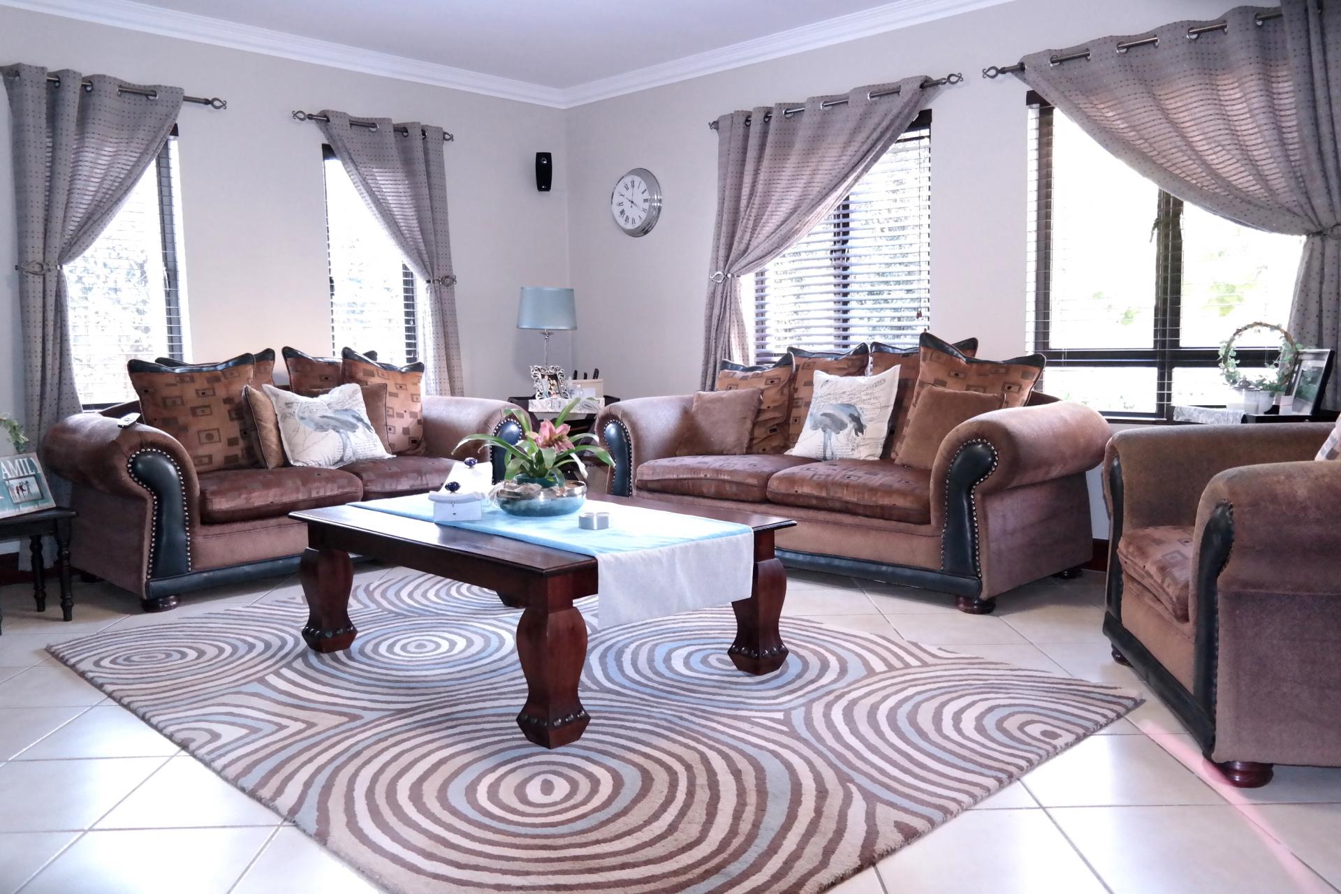 Lounges - 49 square meters of property in The Wilds Estate