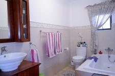 Bathroom 2 - 6 square meters of property in The Wilds Estate