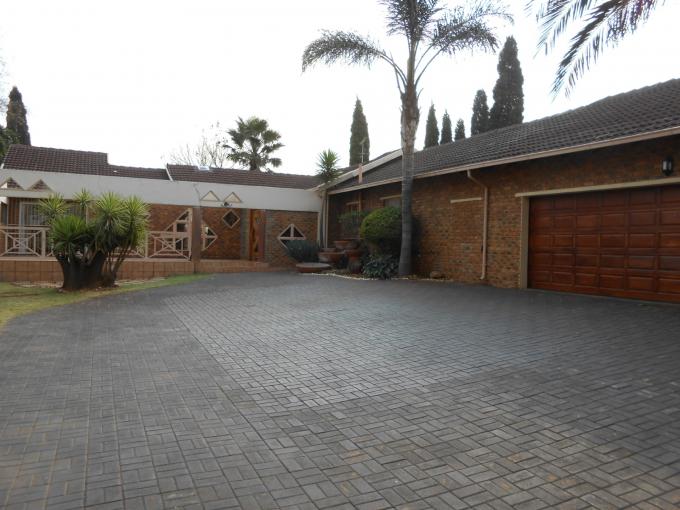 4 Bedroom House for Sale For Sale in Sunward park - Home Sell - MR111726