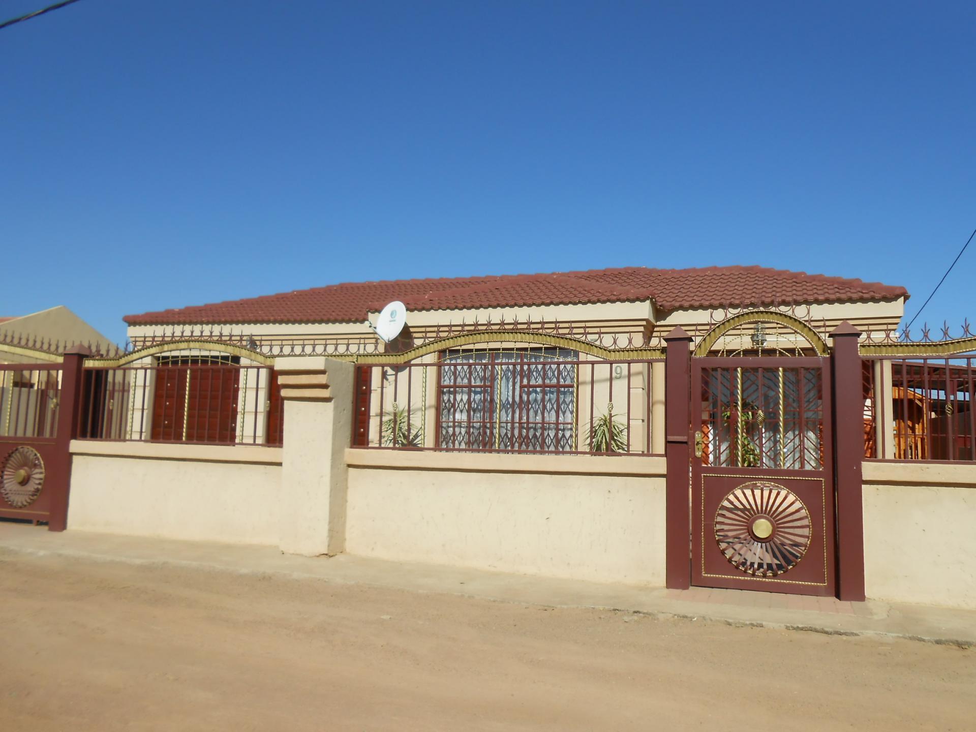 Front View of property in Soshanguve