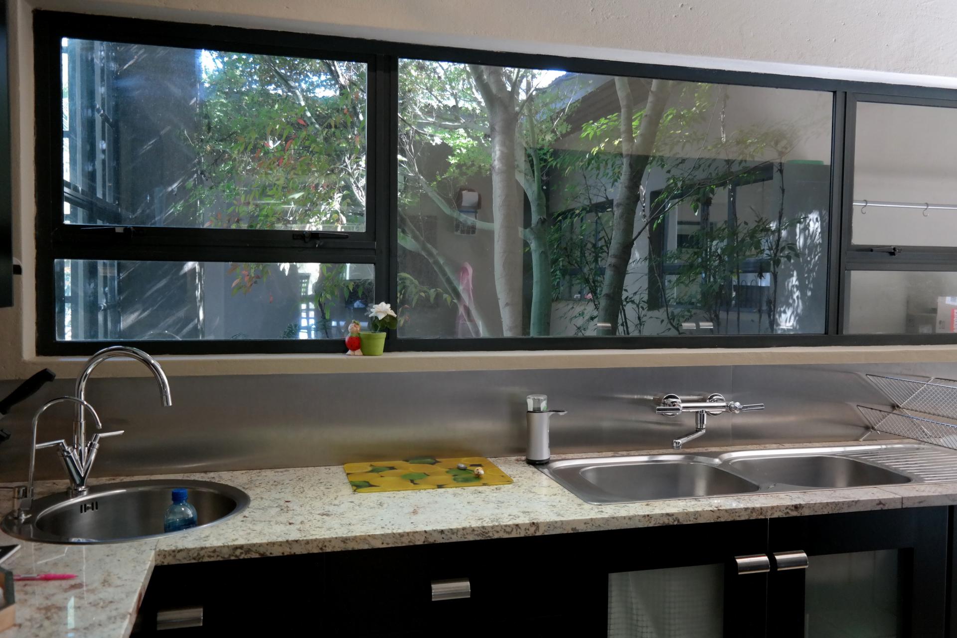 Kitchen - 35 square meters of property in Woodhill Golf Estate