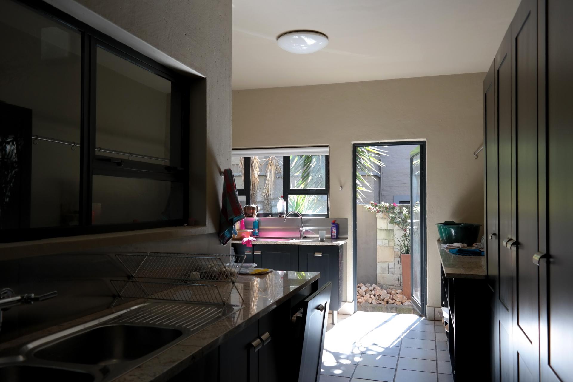 Kitchen - 35 square meters of property in Woodhill Golf Estate