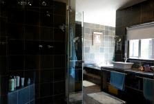 Main Bathroom - 17 square meters of property in Woodhill Golf Estate