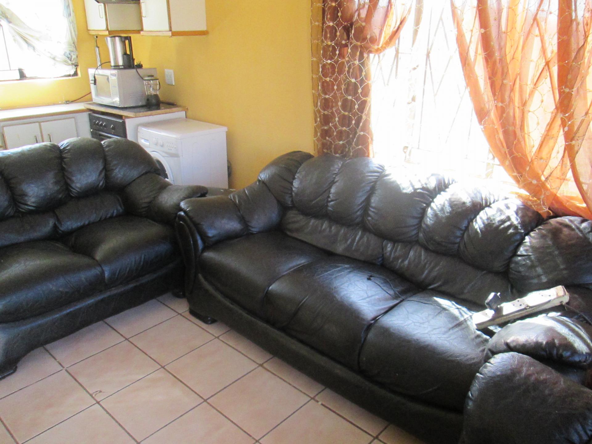 Lounges - 12 square meters of property in Lenasia South