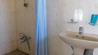 Bathroom 2 - 4 square meters of property in Shallcross 