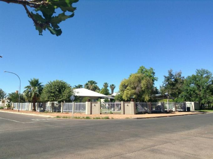 4 Bedroom House for Sale For Sale in Upington - Private Sale - MR111931