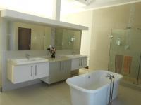Main Bathroom - 30 square meters of property in Midlands Estate