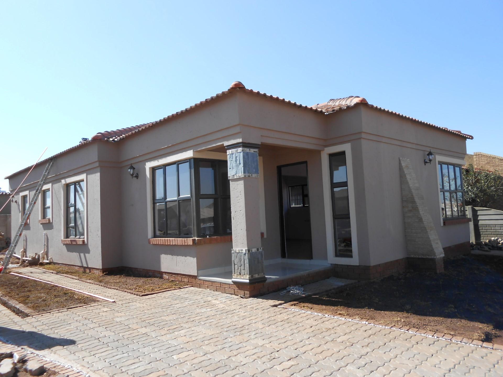 Front View of property in Vosloorus