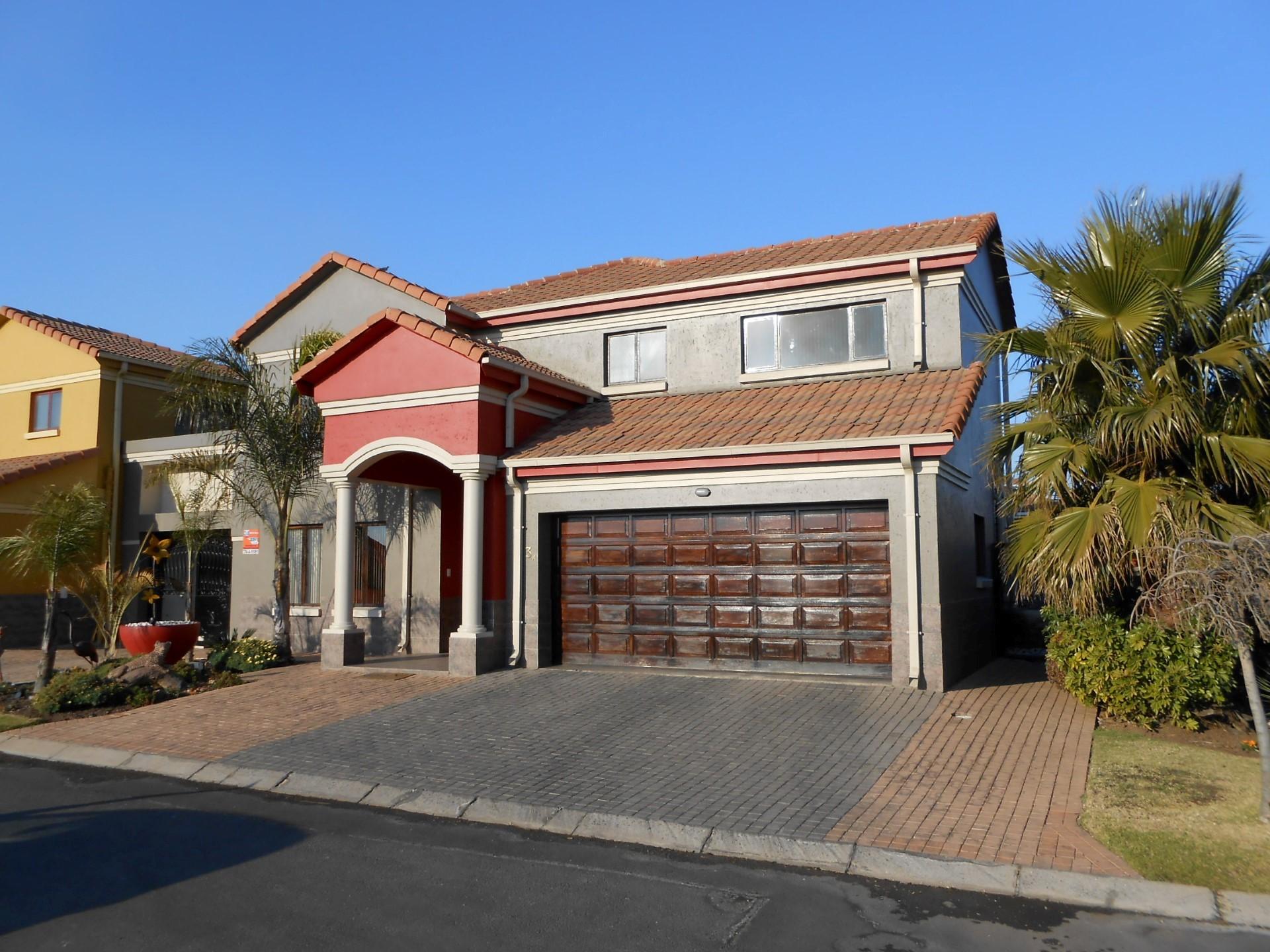 Front View of property in Sonneveld